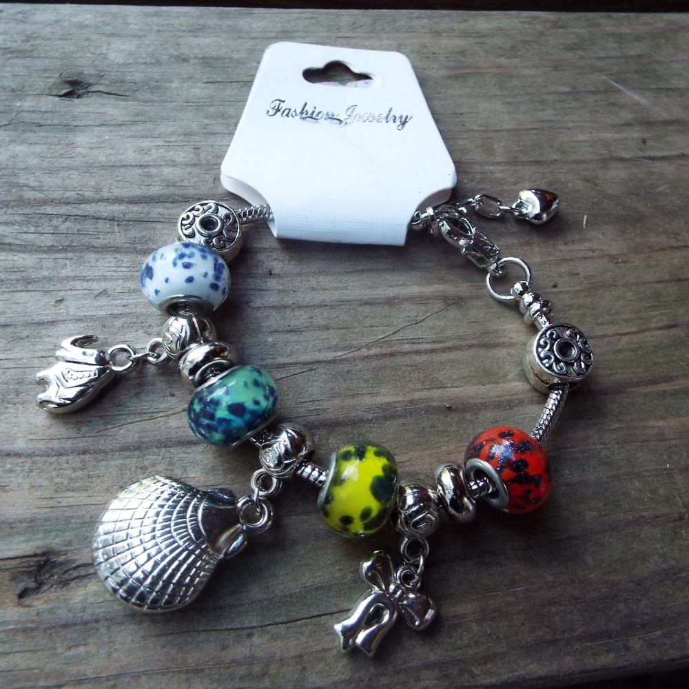 Fashion bracelet jewelry with elegant charms